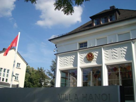 42 1 Tong Lanh Su Quan Viet Nam Tai Frankfurt Muoi Nam Villa Ha Noi Giua Troi Au