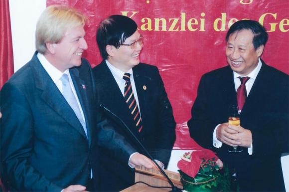 42 4 Tong Lanh Su Quan Viet Nam Tai Frankfurt Muoi Nam Villa Ha Noi Giua Troi Au