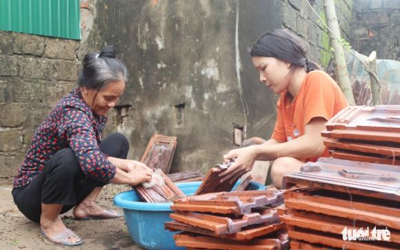 42 10 Nguoi Dan Ha Tinh Quay Cuong Voi Loc Xoay