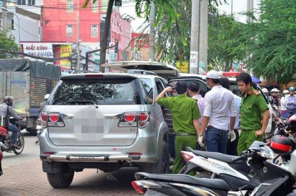 42 1 Doi Nam Nu Tu Vong Bat Thuong Tren Chiec O To Van Dang No May Trong Gara