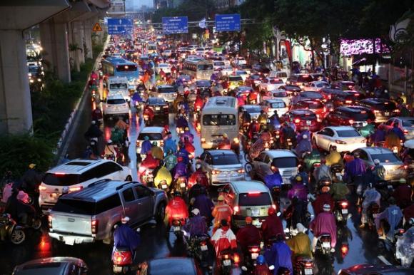 42 2 Ha Noi Nhieu Tuyen Duong Tac Cung Nguoi Dan Vat Va Ve Nha Trong Con Mua Tam Ta Do Anh Huong Cua Bao So 7