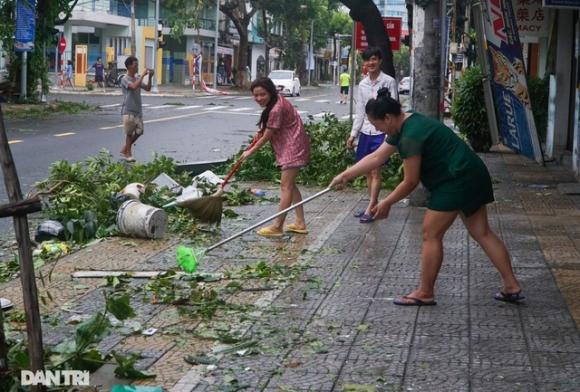 42 11 Duong Pho Da Nang Ngon Ngang Cay Xanh Nga Do La Liet Sau Bao