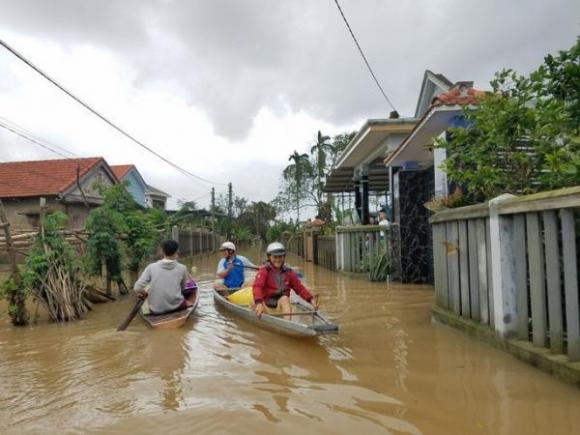 42 10 Ho Thuy Loi Thuy Dien Xa Nuoc Nhieu Noi O Hue Ngap Nang Du Troi Khong Mua