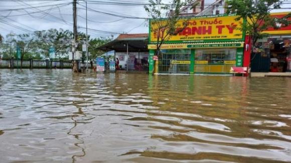 42 2 Ho Thuy Loi Thuy Dien Xa Nuoc Nhieu Noi O Hue Ngap Nang Du Troi Khong Mua