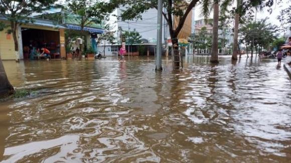 42 3 Ho Thuy Loi Thuy Dien Xa Nuoc Nhieu Noi O Hue Ngap Nang Du Troi Khong Mua