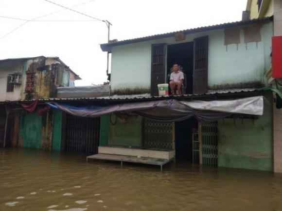 42 7 Ho Thuy Loi Thuy Dien Xa Nuoc Nhieu Noi O Hue Ngap Nang Du Troi Khong Mua