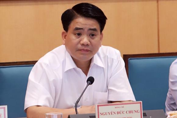 42 1 Ong Nguyen Duc Chung Va Phong Bi Qua Tang Chua 10000 Usd