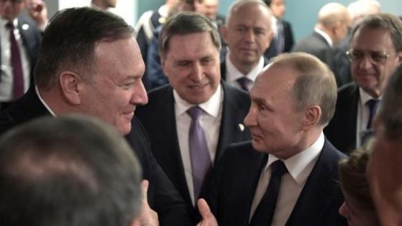 42 2 Sau Cao Buoc Mang Ong Pompeo Tiep Tuc Noi Nang Ong Putin Nga