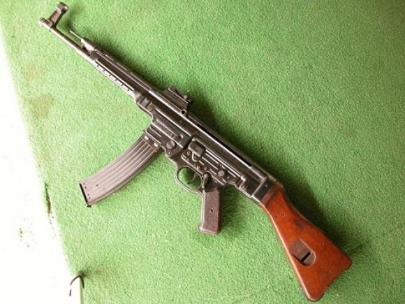 42 2 Stg 44   Loai Sung Bi Hitler Hat Hui Nhung Lai Vo Cung Dang So