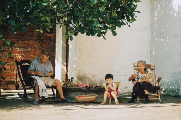 42 1 Toi Nuoi Con Va Con Toi Nuoi Con Cua No  Bai Viet  Khien Chung Ta Phai Dung Lai Suy Ngam