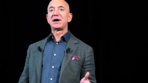 42 1 Chi 10 Ti Usd Ti Phu Jeff Bezos Lam Tu Thien Nhieu Nhat Nam 2020