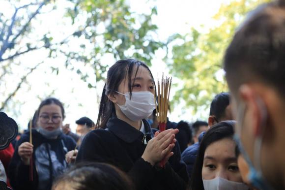 42 10 Hang Nghin Nguoi Di Le Phu Tay Ho