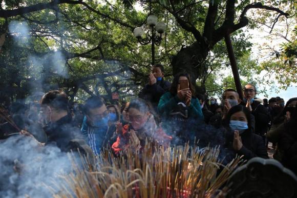 42 15 Hang Nghin Nguoi Di Le Phu Tay Ho