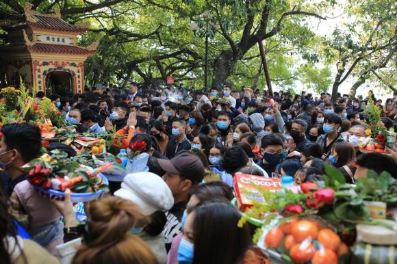 42 18 Hang Nghin Nguoi Di Le Phu Tay Ho