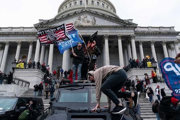 42 2 Fbi Dieu Tra Nghi Van Nguoi Bieu Tinh Lay Cap May Tinh Cua Ba Nancy Pelosi Ban Cho Nga