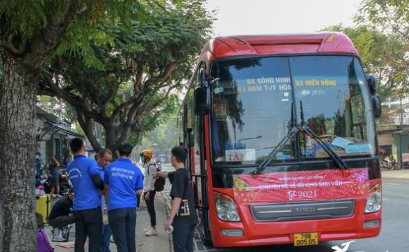 42 4 Nhung Chuyen Xe Dua Sinh Vien Ve Que An Tet Bat Dau Lan Banh