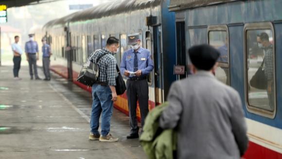 42 1 Dung Chay Tau Khach Tuyen Ha Noi   Lao Cai