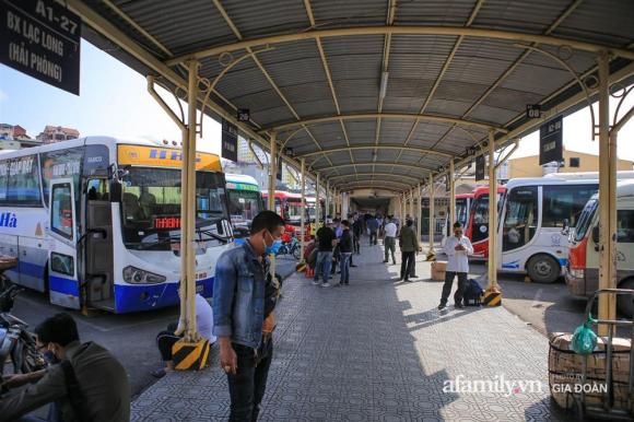 42 11 Canh Tuong Hiem Gap O Ha Noi Ben Xe Vang Tanh Ngay Cuoi Nam Nha Xe Ngan Ngam Chuyen Dong Nhat Chi Duoc 12 Khach