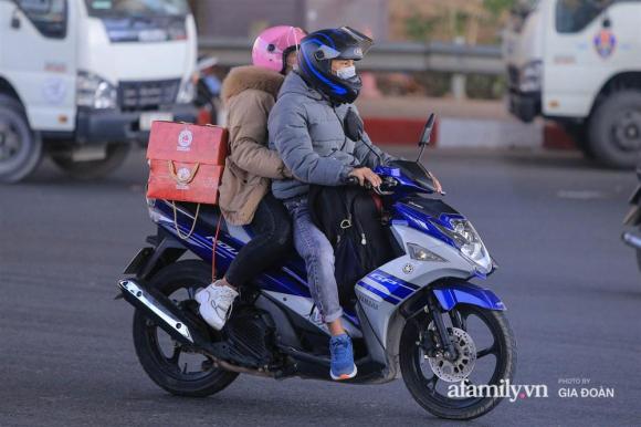 42 17 Canh Tuong Hiem Gap O Ha Noi Ben Xe Vang Tanh Ngay Cuoi Nam Nha Xe Ngan Ngam Chuyen Dong Nhat Chi Duoc 12 Khach