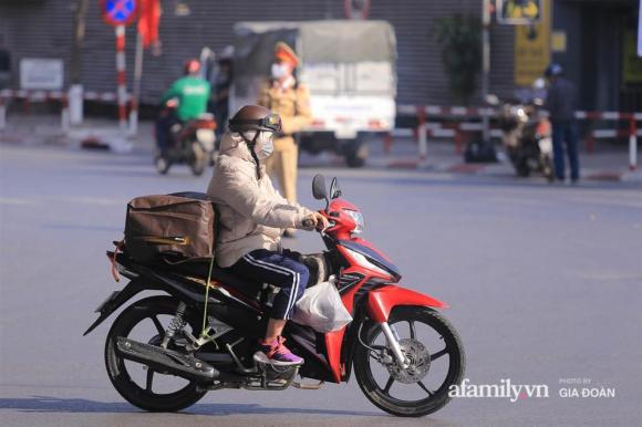 42 18 Canh Tuong Hiem Gap O Ha Noi Ben Xe Vang Tanh Ngay Cuoi Nam Nha Xe Ngan Ngam Chuyen Dong Nhat Chi Duoc 12 Khach