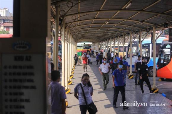 42 9 Canh Tuong Hiem Gap O Ha Noi Ben Xe Vang Tanh Ngay Cuoi Nam Nha Xe Ngan Ngam Chuyen Dong Nhat Chi Duoc 12 Khach