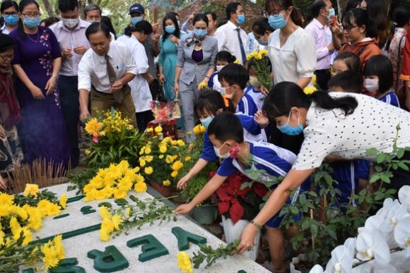 42 5 Bac Si Ayersin Mai Trong Tim Nguoi Dan Khanh Hoa