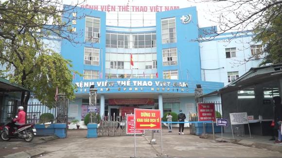 42 1 Ha Noi Khong Khai Bao Y Te Tai Xe Lao Thang O To Vao Benh Vien