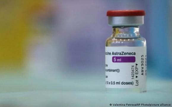 42 1 Ao Dinh Chi Tiem Vaccine Astrazeneca Sau Khi Mot Nguoi Tiem Tu Vong