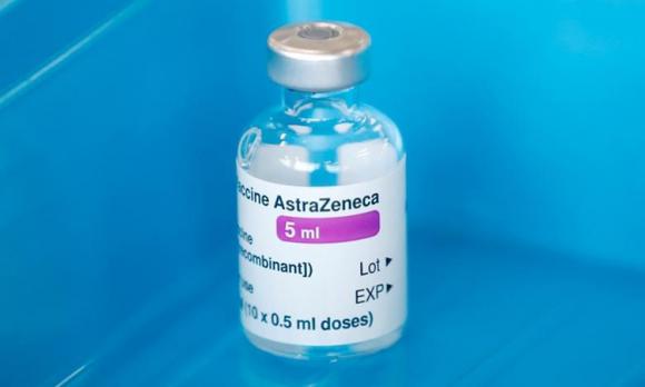 42 1 Vaccine Astrazeneca Giua Hai Dong Nuoc