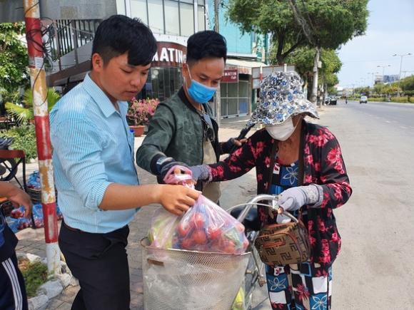 42 5 Tui Ban Banh Uot Loi Duoc 5 Chuc Tui Danh Ra 2 Chuc Mua Rau Cu Cua Hai Duong