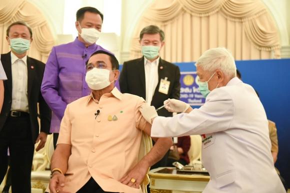 42 1 Thu Tuong Prayuth Tiem Vac Xin Astrazeneca De Lam Guong Cho Dan