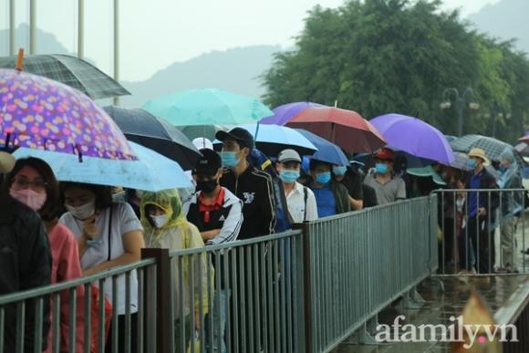 42 2 Mac Troi Mua Hang Van Nguoi Do Xo Ve Chua Tam Chuc Du Xuan Le Bai Ban Quan Ly Buoc Phai Dung Ban Ve Vi Qua Tai