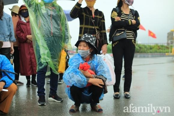 42 6 Mac Troi Mua Hang Van Nguoi Do Xo Ve Chua Tam Chuc Du Xuan Le Bai Ban Quan Ly Buoc Phai Dung Ban Ve Vi Qua Tai