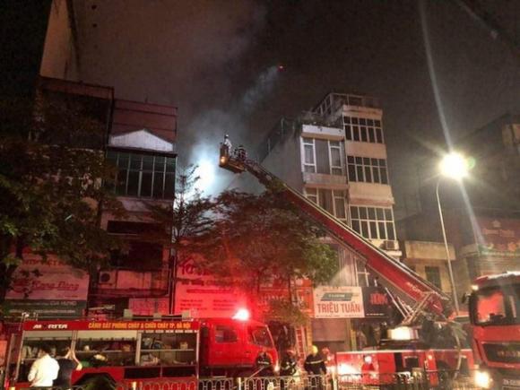 42 4 Ha Noi Chay Cua Hang Ban Do So Sinh Giua Dem Nghi Nhieu Nguoi Mac Ket