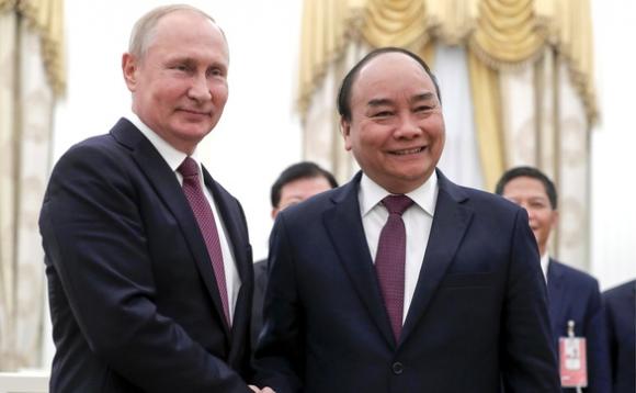 42 1 Ong Putin Ong Tap Chuc Mung Tan Chu Tich Nuoc Nguyen Xuan Phuc