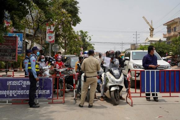 42 2 Thu Tuong Hun Sen Lenh Phong Toa Cung Thu Do Phnom Penh