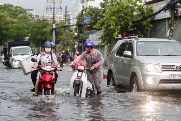 42 1 Bao Vao Vung Bien Phia Nam Ngay Cang Day