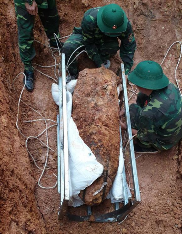 42 1 Hoan Tat Di Doi Trai Bom Nang 340kg O Vinh Phuc