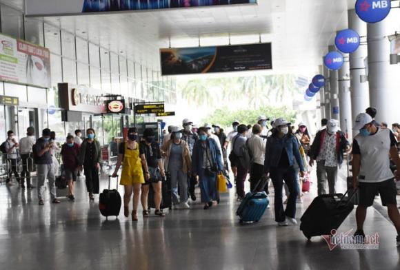 42 2 Du Khach Bat Dau Do Ve Da Nang Don Hon 200 Chuyen Bay Di Va Den