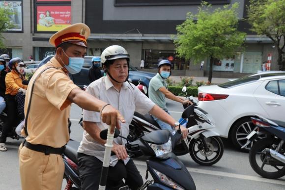 42 1 Can Tho Dong Loat Kiem Tra Nhac Nho Nguoi Di Duong Deo Khau Trang