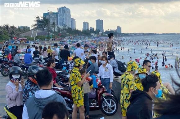 42 2 Anh Bien Vung Tau Dong Nghet Nguoi Du Khach Phot Lo Quy Dinh Deo Khau Trang