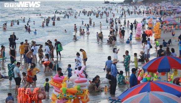 42 3 Anh Bien Vung Tau Dong Nghet Nguoi Du Khach Phot Lo Quy Dinh Deo Khau Trang