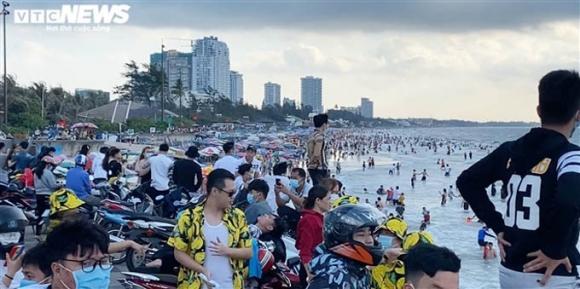 42 4 Anh Bien Vung Tau Dong Nghet Nguoi Du Khach Phot Lo Quy Dinh Deo Khau Trang