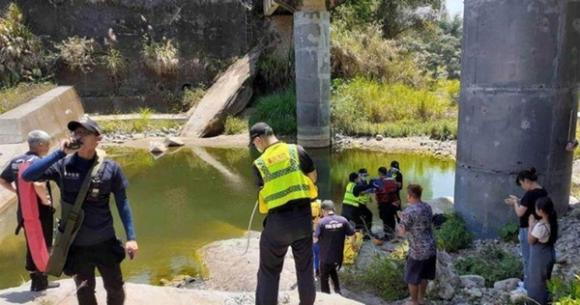 42 2 Buoi Cam Trai Cua 2 Gia Dinh Hoa Bi Kich Khi Co 2 Nguoi Chet Duoi Ban Bien Thanh Ke Thu Ong Bo Quyet Tam Kien Luon Nguoi Da Chet