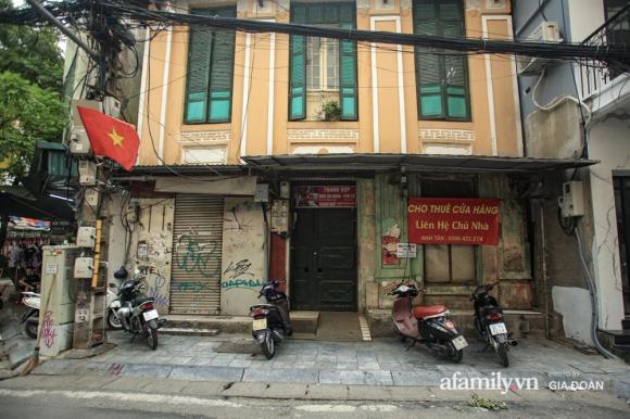 42 6 Covid 19 Quay Tro Lai Sieu Mat Tien Tren Pho Co Ha Noi E Am Treo Bien Sap Mo Cua Tiem Nhung Chua Biet Mo Cai Gi