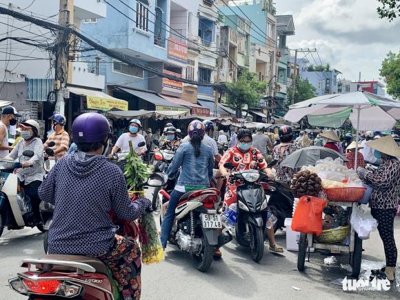 42 5 Hang Quan Ngung Phuc Vu Nguoi Dan Tphcm Chiu Kho Di Cho Sieu Thi