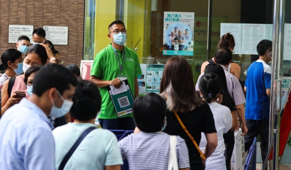 2 Hong Kong Dau Dau Voi Lo Vaccine Sap Het Han