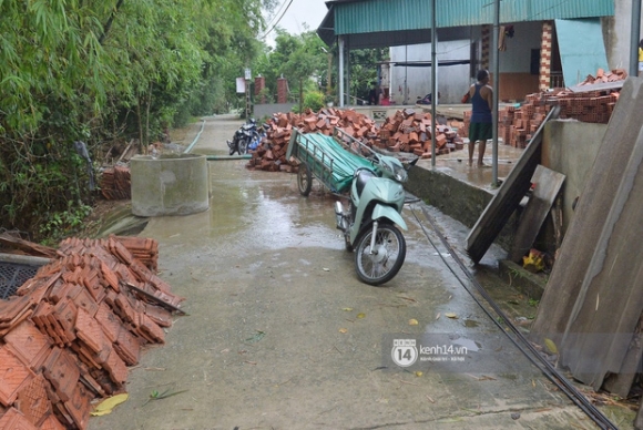 2 Nguoi Dan Vung Lu Ha Tinh Noi Ve Khoan 137 Ty Quyen Gop Cua Ns Hoai Linh Khi Nuoc Rut Duoc Vai Ngay La Luc Chung Toi Can Cuu Tro Nhat Mot Nam Khi Doi Bang Mot Goi Khi No