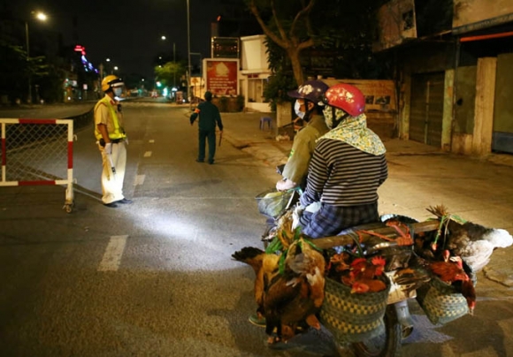 9 Giua Dem Tphcm Chinh Thuc Gian Cach Xa Hoi Toan Thanh Pho