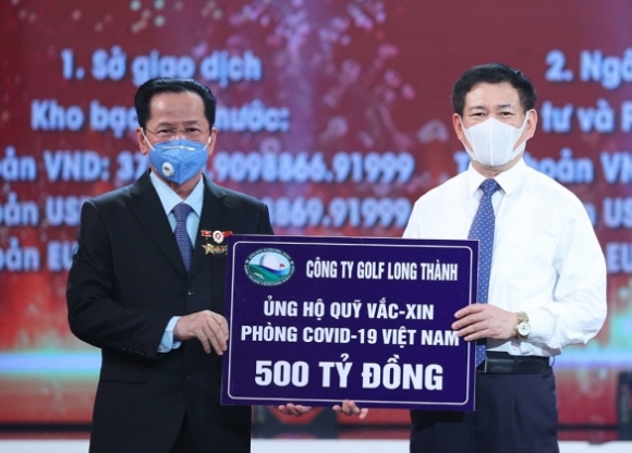 2 Co Ngoi Cua Dai Gia Ung Ho 500 Ty Vao Quy Vaccine Tung Phai Xay Ham Chua Vang Vi Qua Nhieu Tien